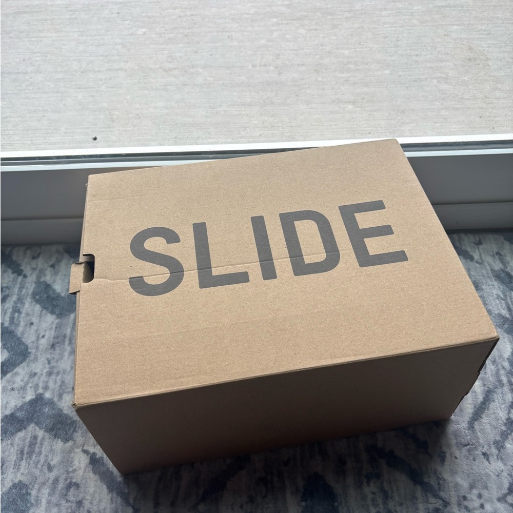 Authentic Yeezy slides Flax Sz 8-Excellent! with Box! - Picture 13 of 15